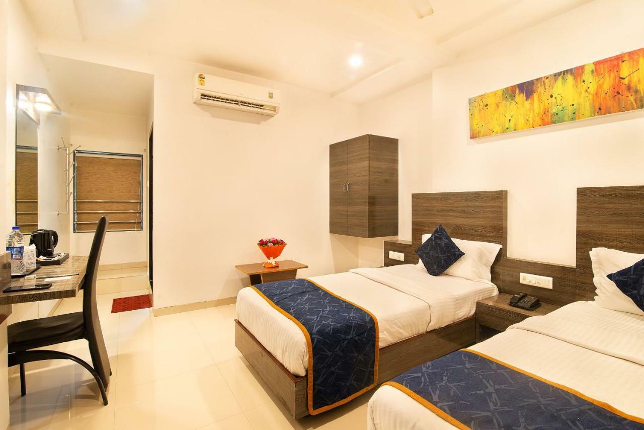Hotel Sheetal Plaza Súrat Exteriér fotografie