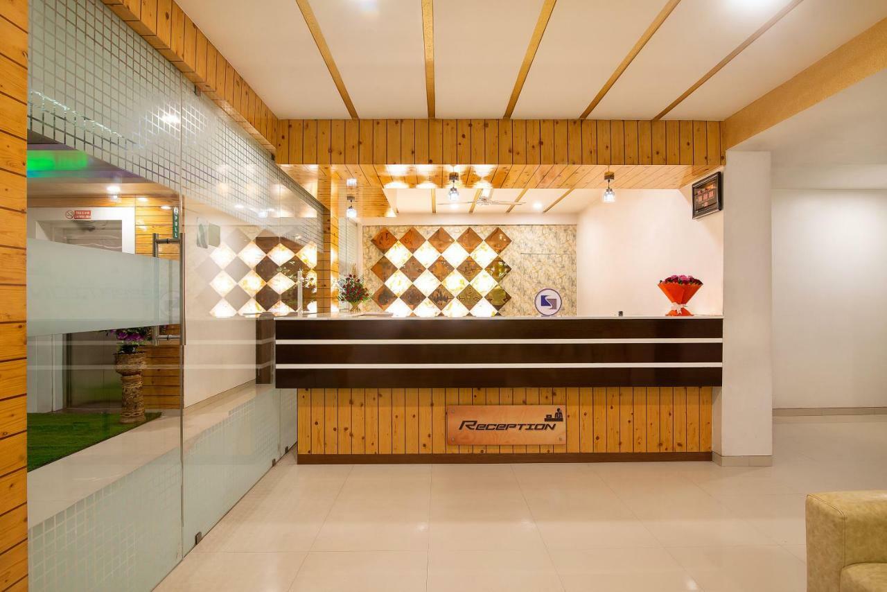 Hotel Sheetal Plaza Súrat Exteriér fotografie