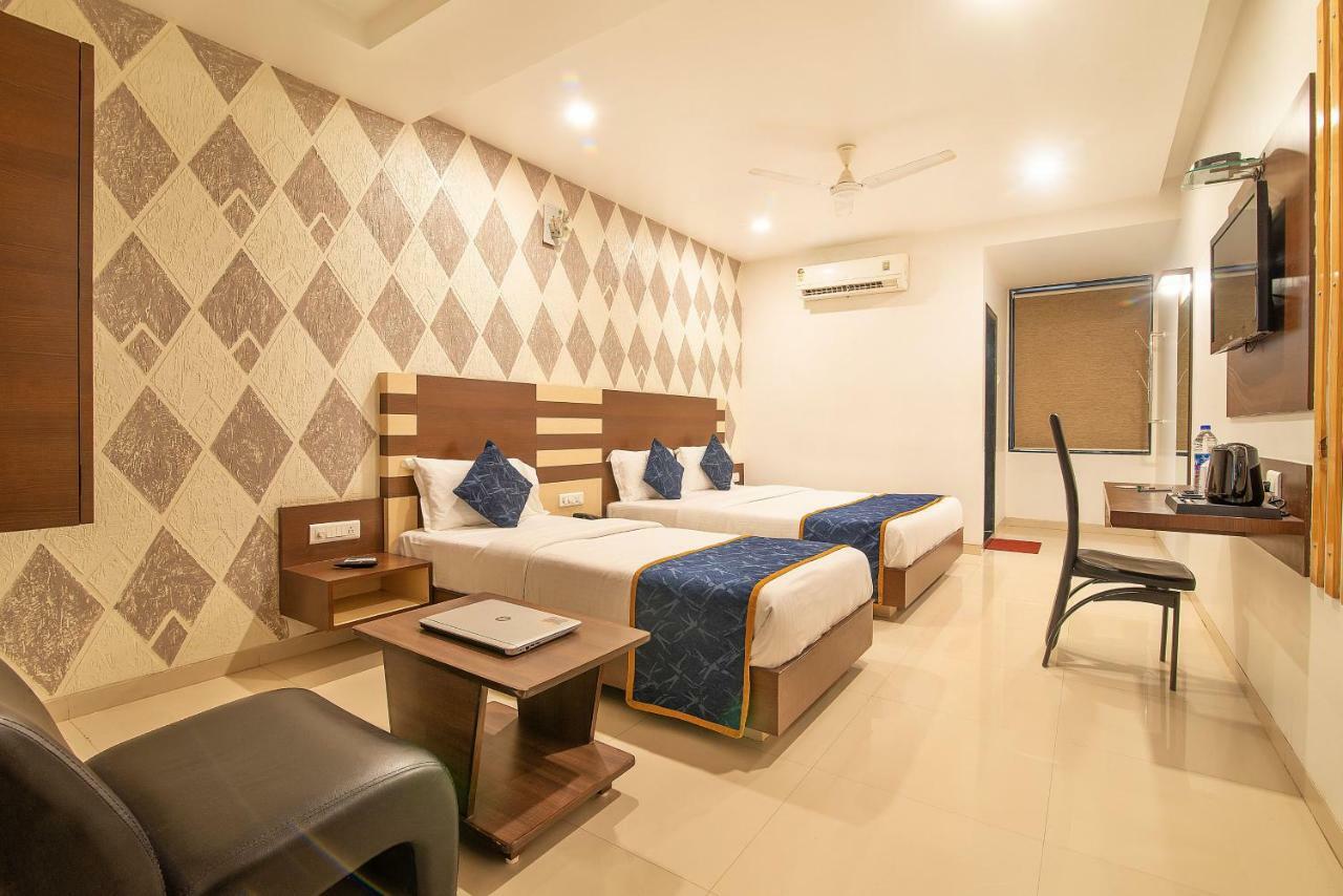 Hotel Sheetal Plaza Súrat Exteriér fotografie