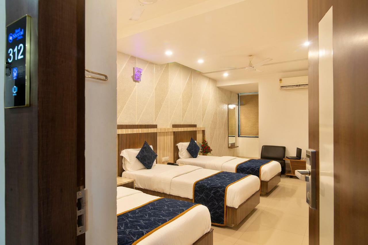 Hotel Sheetal Plaza Súrat Exteriér fotografie