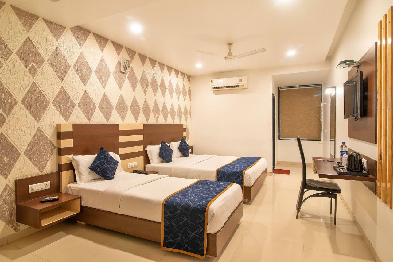 Hotel Sheetal Plaza Súrat Exteriér fotografie